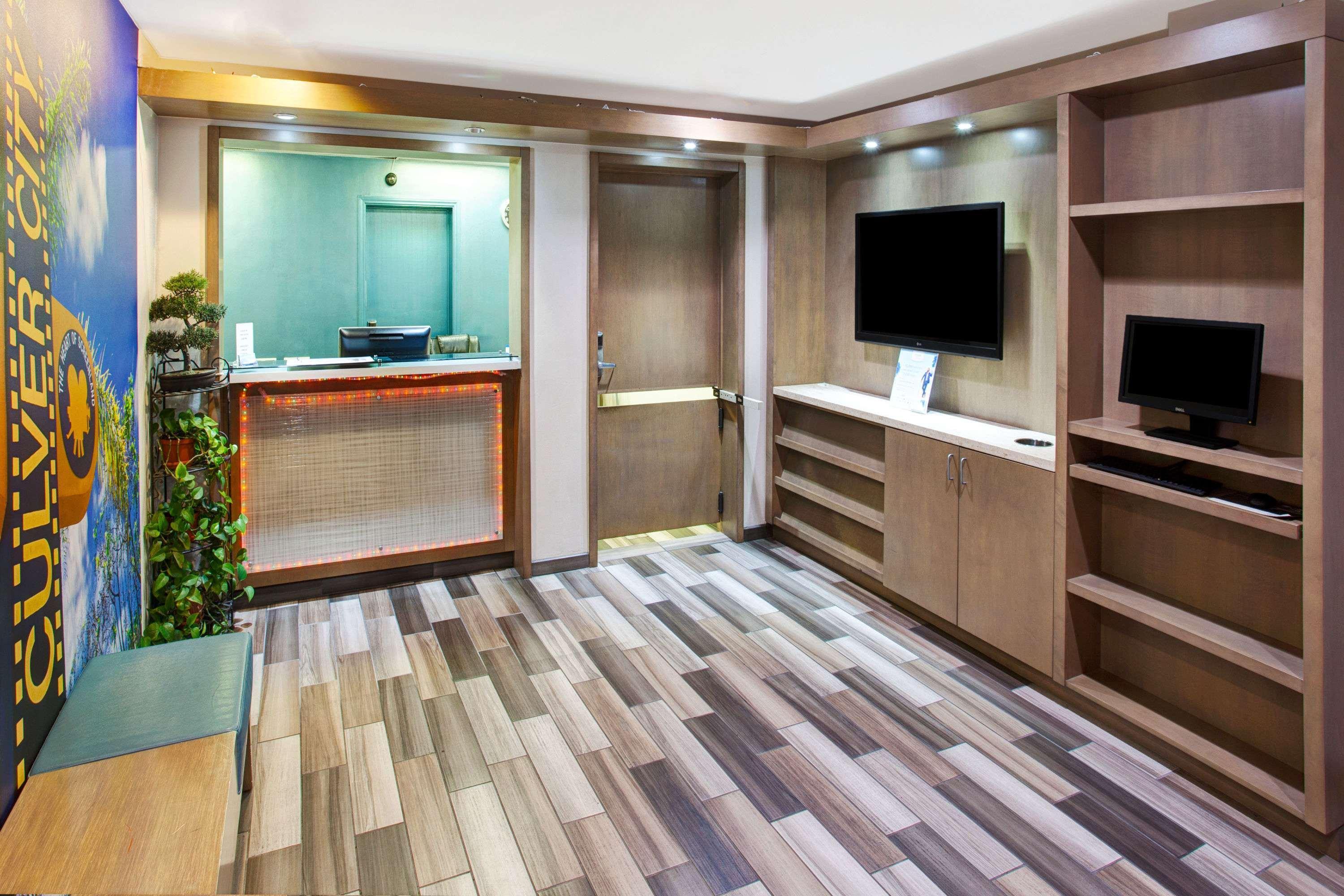 Travelodge By Wyndham Culver City Лос-Анджелес Экстерьер фото