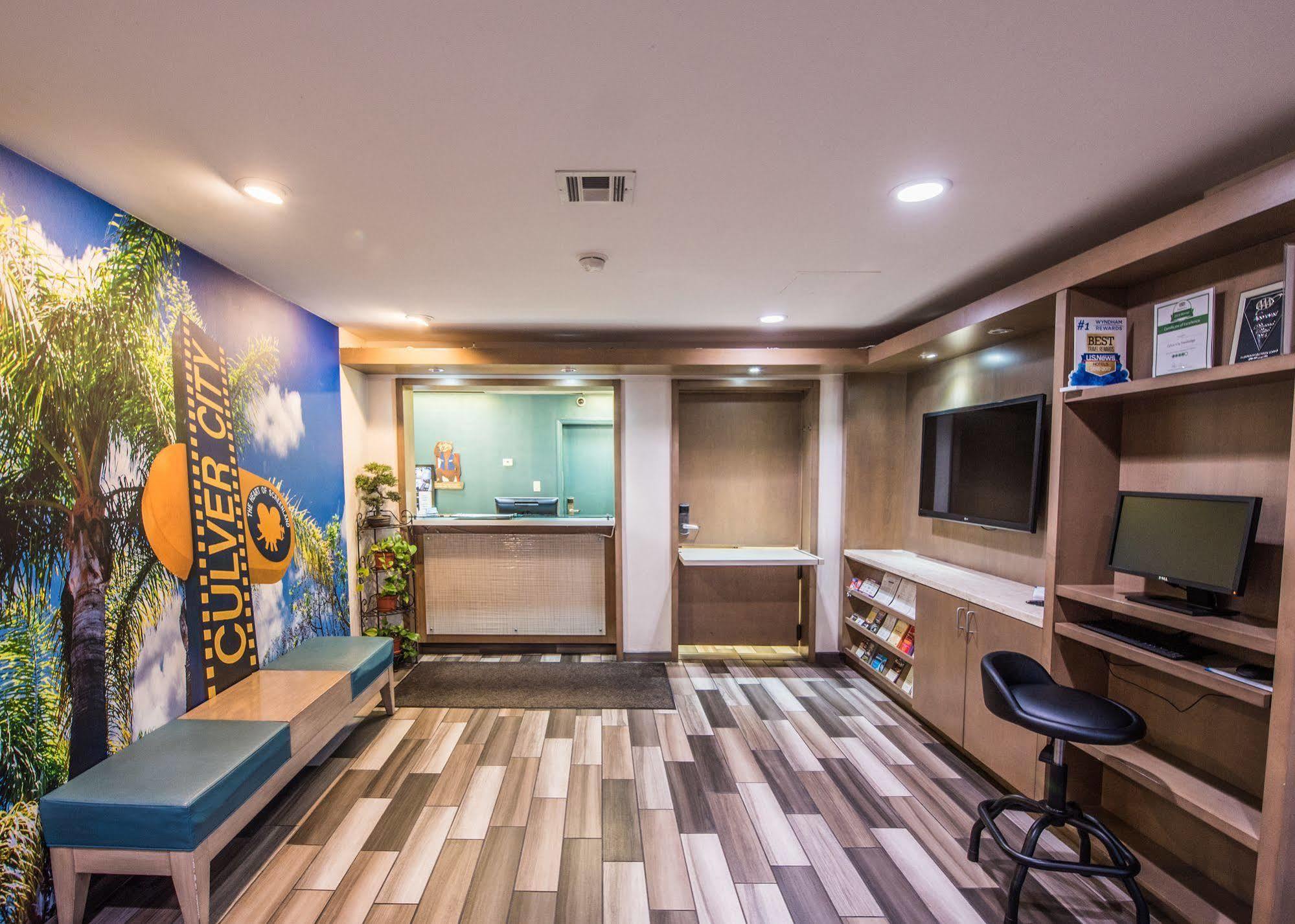 Travelodge By Wyndham Culver City Лос-Анджелес Экстерьер фото